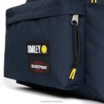 Padded Pak'r Smiley Patch mar Eastpak 4N2446Backpacks - Image 5