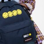 Padded Pak'r Smiley Patch mar Eastpak 4N2446Backpacks - Image 7